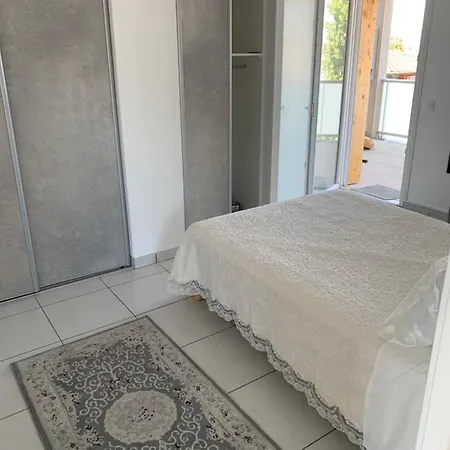 Appartement Mit Grosser Tero 아파트
